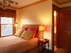 фото отеля Breezy Hill Inn