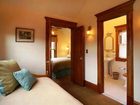 фото отеля Breezy Hill Inn
