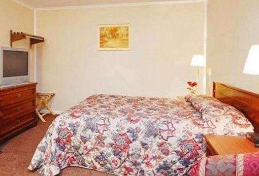фото отеля Econo Lodge Inn & Suites Northborough