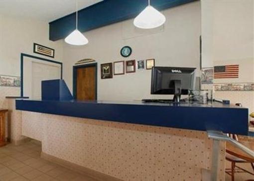 фото отеля Econo Lodge West Liberty