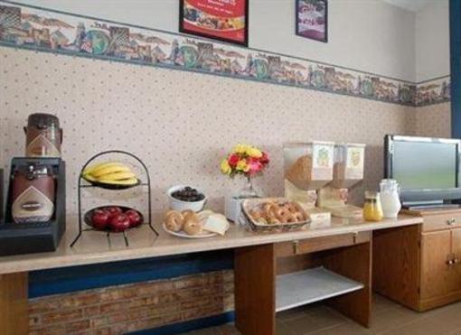 фото отеля Econo Lodge West Liberty