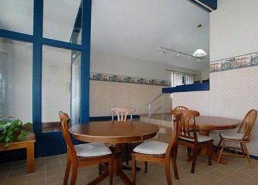 фото отеля Econo Lodge West Liberty