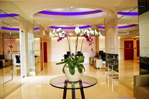 фото отеля Mayfair Suites