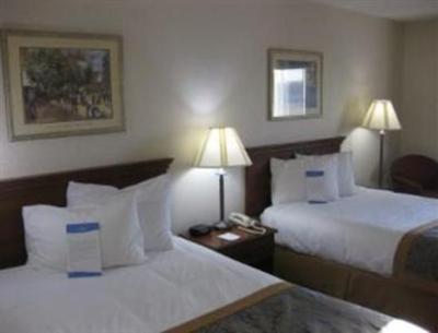 фото отеля Baymont Inn & Suites Dowagiac