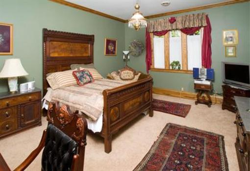 фото отеля Victorian Tudor Inn