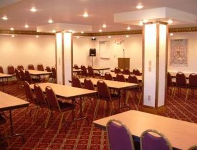 фото отеля Days Inn & Suites Pine Mountain - Maingate North of Callaway Gardens