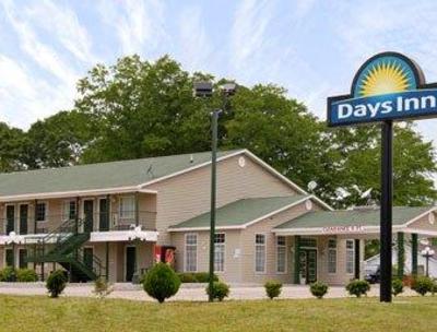 фото отеля Days Inn & Suites Pine Mountain - Maingate North of Callaway Gardens