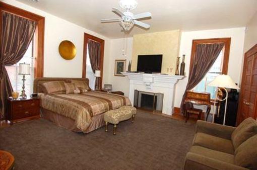 фото отеля Mt. Vernon Square Bed and Breakfast