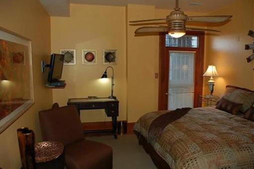 фото отеля Mt. Vernon Square Bed and Breakfast