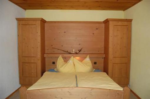 фото отеля Ferienwohnungen Unterluimes Telfes im Stubai
