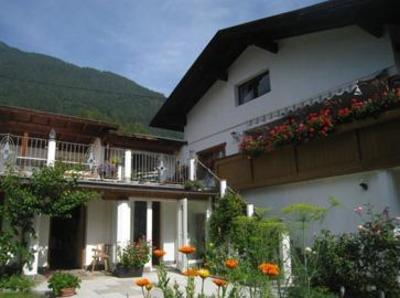фото отеля Ferienwohnungen Unterluimes Telfes im Stubai
