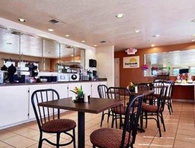 фото отеля Days Inn And Suites Braunig Lake