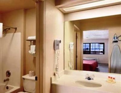 фото отеля Days Inn And Suites Braunig Lake