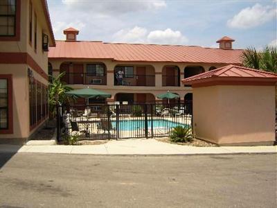 фото отеля Days Inn And Suites Braunig Lake
