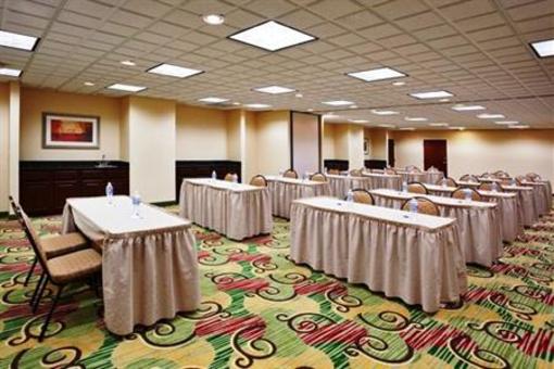 фото отеля Holiday Inn Express & Suites Cleveland - Streetsbro