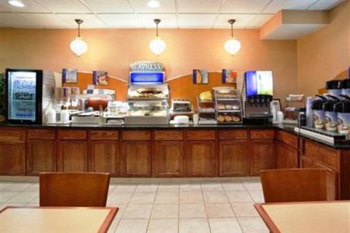 фото отеля Holiday Inn Express & Suites Cleveland - Streetsbro