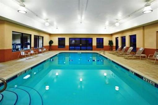 фото отеля Holiday Inn Express & Suites Cleveland - Streetsbro