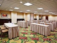 Holiday Inn Express & Suites Cleveland - Streetsbro