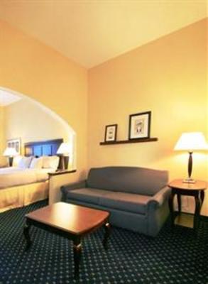 фото отеля Holiday Inn Express Suites Middleboro