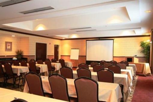 фото отеля Holiday Inn Express Suites Middleboro