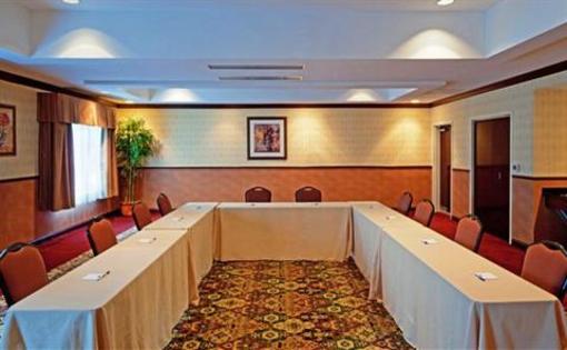 фото отеля Holiday Inn Express Suites Middleboro