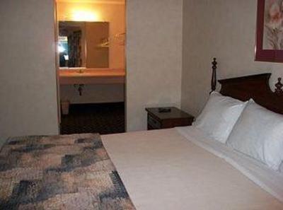 фото отеля Regency Inn and Suites West Springfield