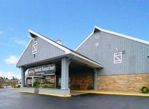 фото отеля Clarion Inn Amana Colonies and Wasserbahn Waterpark Resort