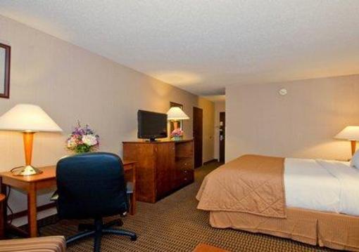 фото отеля Clarion Inn Amana Colonies and Wasserbahn Waterpark Resort