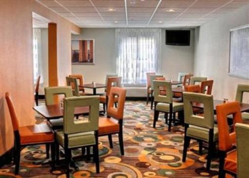 фото отеля Clarion Inn and Suites Virginia Beach