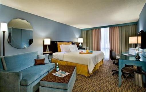 фото отеля Crowne Plaza Glen Ellyn Lombard