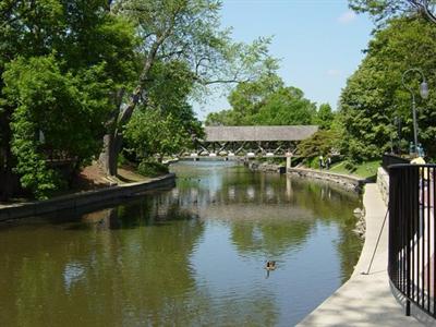 фото отеля Crowne Plaza Glen Ellyn Lombard