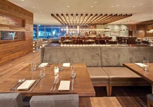 фото отеля Crowne Plaza Glen Ellyn Lombard
