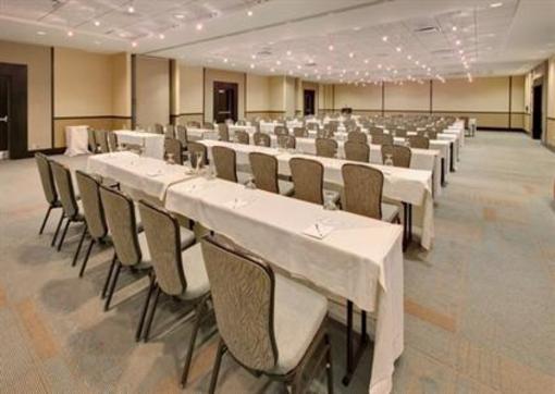 фото отеля Crowne Plaza Glen Ellyn Lombard