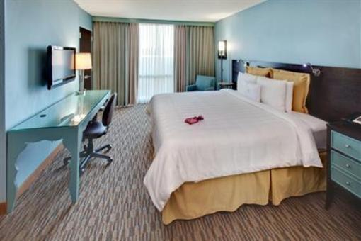 фото отеля Crowne Plaza Glen Ellyn Lombard