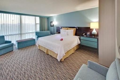 фото отеля Crowne Plaza Glen Ellyn Lombard