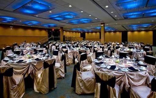 фото отеля Crowne Plaza Glen Ellyn Lombard