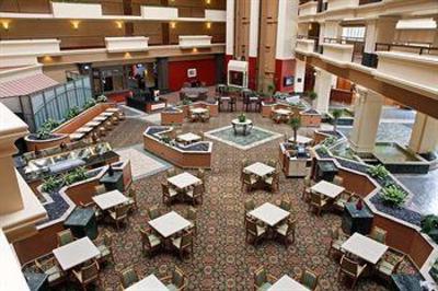 фото отеля Hilton Suites Oakbrook Terrace