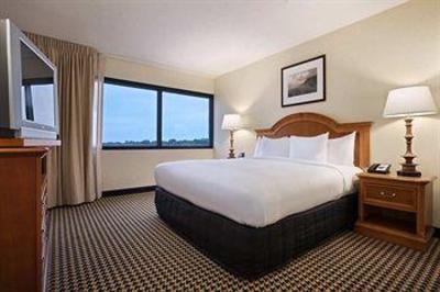 фото отеля Hilton Suites Oakbrook Terrace