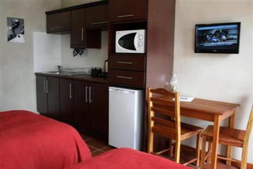 фото отеля Miles B&B Guest House