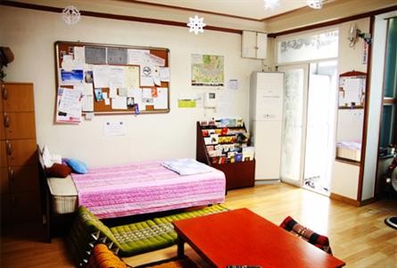 фото отеля Kim's Hongdae Guesthouse - Mr. Kim's Branch