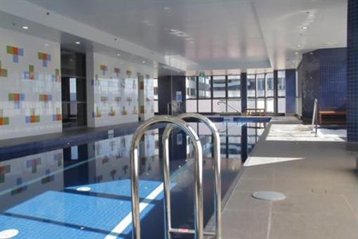 фото отеля Meriton Serviced Apartments- Herschel Street