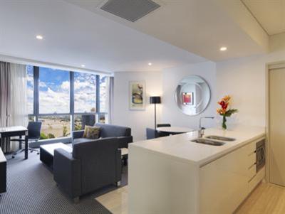 фото отеля Meriton Serviced Apartments- Herschel Street