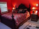 фото отеля Charlottes Creekside Inn Oneida