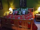 фото отеля Charlottes Creekside Inn Oneida