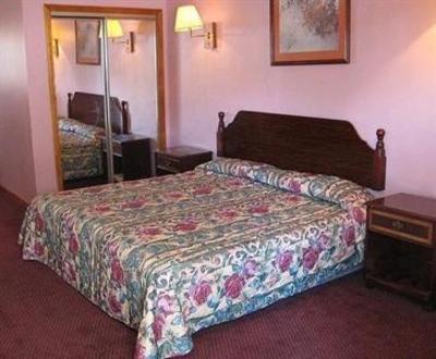 фото отеля Red Carpet Inn & Suites Meriden