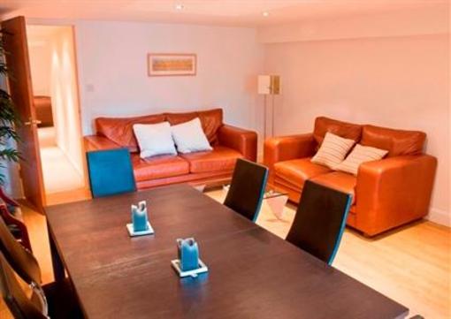 фото отеля 16B York Place Lets In The City Edinburgh