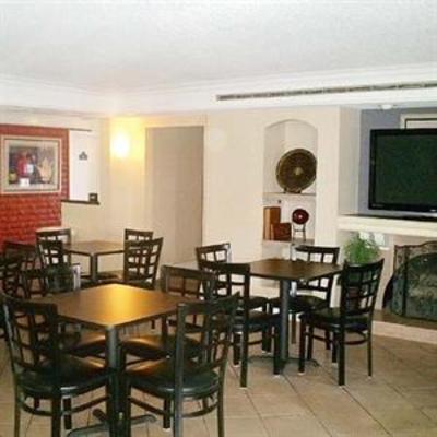 фото отеля Stone Mountain Inn & Suites Tucker