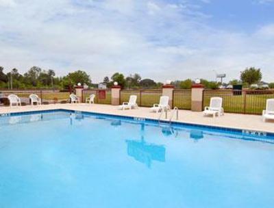 фото отеля Super 8 Forsyth