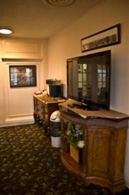 фото отеля Hillside Inn Madison