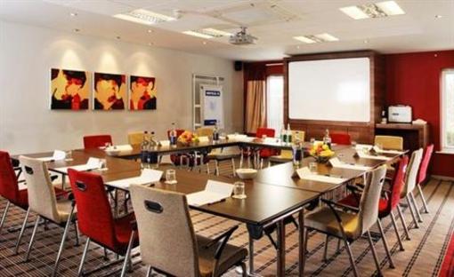 фото отеля Holiday Inn Express Taunton M5 Jct 25